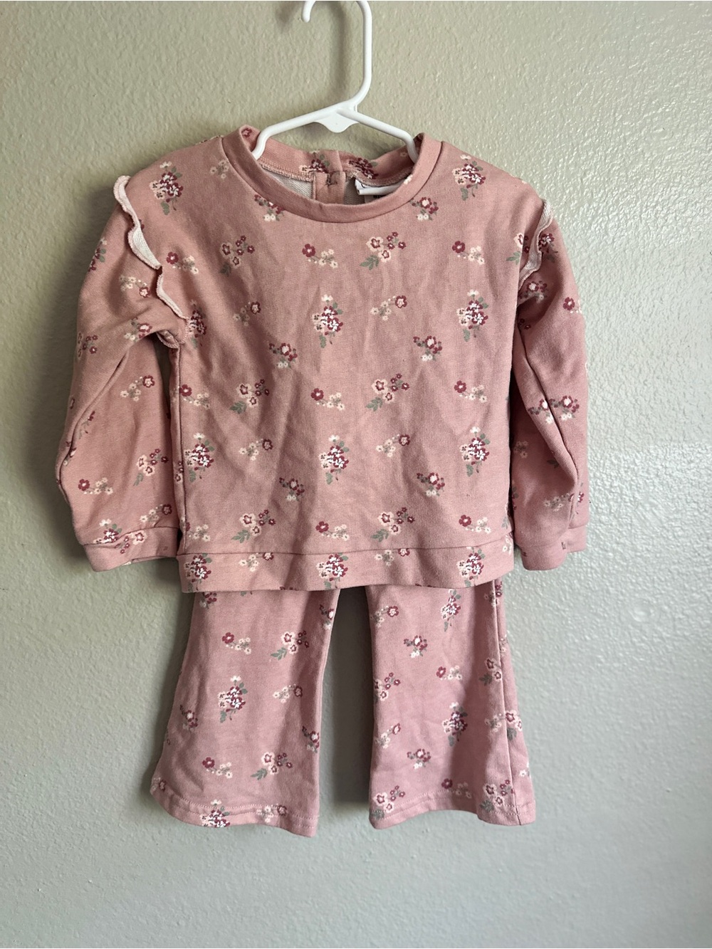 Nicole Miller size 2T matching sweat set in mauve pink with dainty floral print